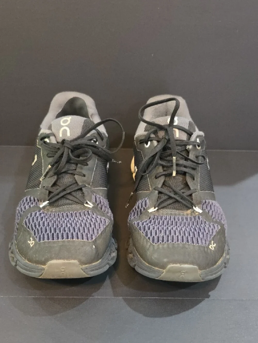 On Running Cloud Men's Cloud Sneakers - Black & Navy Size 7.5